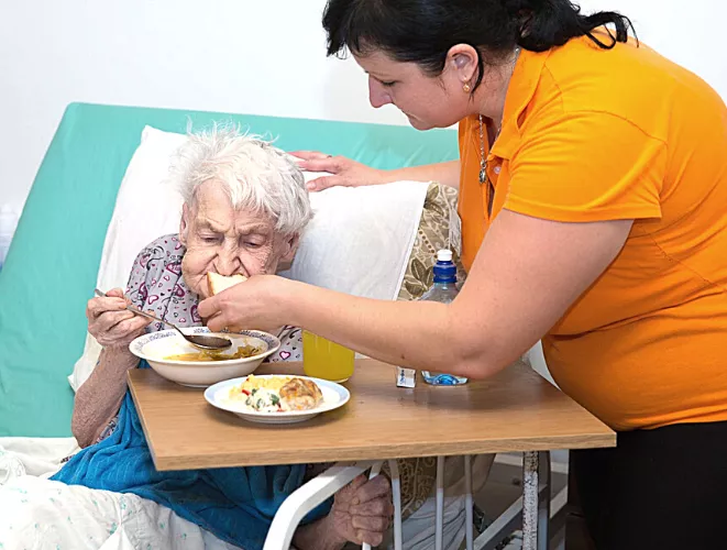 Сиделка для пожилого человека Услуги сиделки для пожилого человека